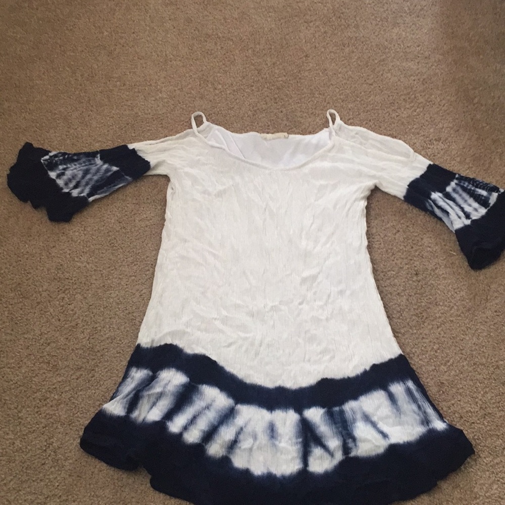 Loose fitting dress w quarters sleeves
